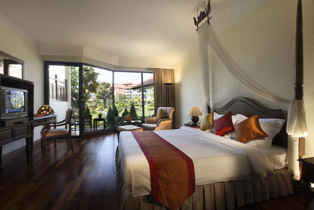 พาเลซ เรสซิเดนซ์ แอนด์ วิลลา Hotel เสียมราฐ ภายนอก รูปภาพ