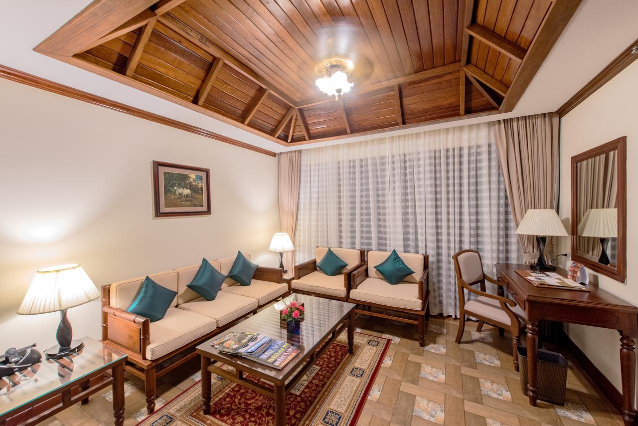พาเลซ เรสซิเดนซ์ แอนด์ วิลลา Hotel เสียมราฐ ภายนอก รูปภาพ
